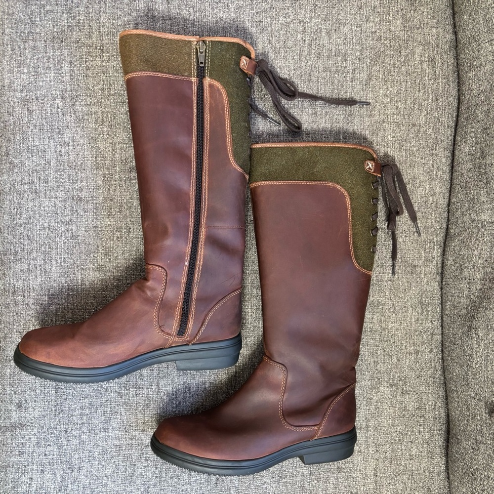 Clarks Women’s Winter Leather and Wool Calf Height Boots sz US 6 / EU 36 in GUC